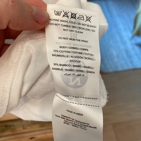 White tshirt - Picture 4 of 4